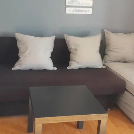 F2 4 Personnes 300 M Apartman